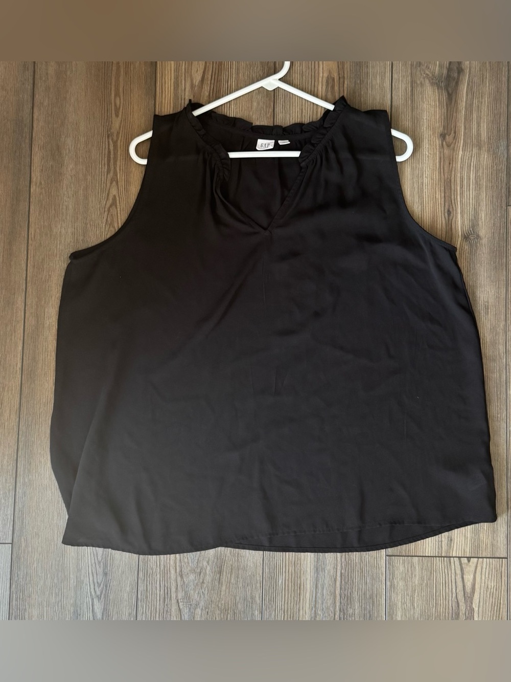 GAP Black Sleeveless V-Neck Ruffle-Edge Tank Top